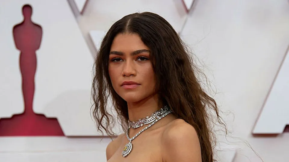 Zendaya 50 milyon liralık kolyeyle Oscar törenine damga vurdu