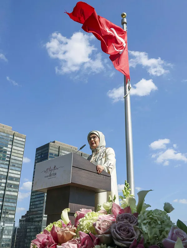 son-dakika-emine-erdogan-lider-esleri-ile-bir-araya-geldi-1695294338991.jpg Son dakika: Emine Erdoğan lider eşleri ile bir araya geldi - 2