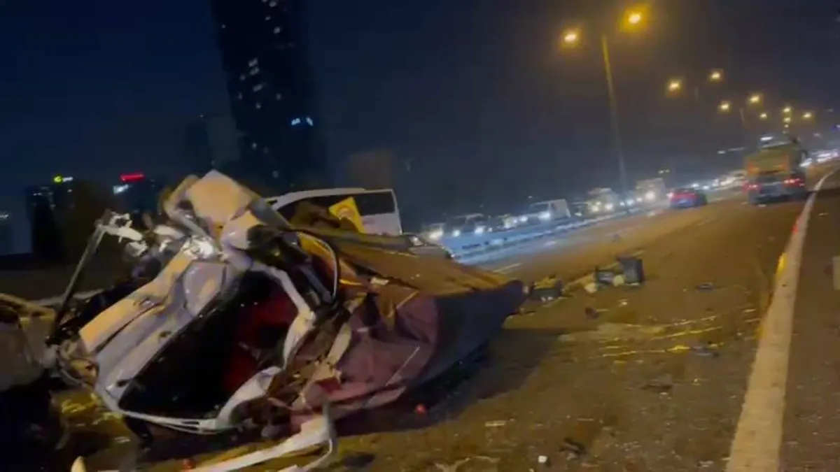 İstanbul'u kilitleyen zincirleme trafik kazası