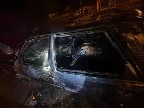 1705078793604.jpg Kendi hesabını kendi kesti! Ceza kesileceğini öğrenince aracını ateşe verdi - 3