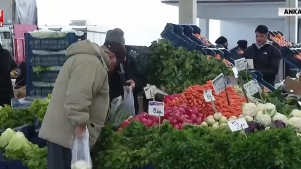 Halden rafa fiyat katlanıyor! Sebze fiyatlarına fırsatçı darbesi
