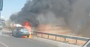 Seyir halindeki otomobil alev alev yandı!