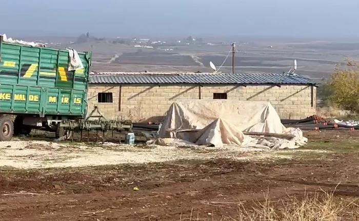 1765446465090.jpeg Ahır görünümlü kripto tesisi