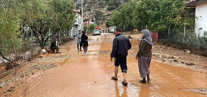 Antalya’nın Elmalı ilçesinde sağanak yağış!