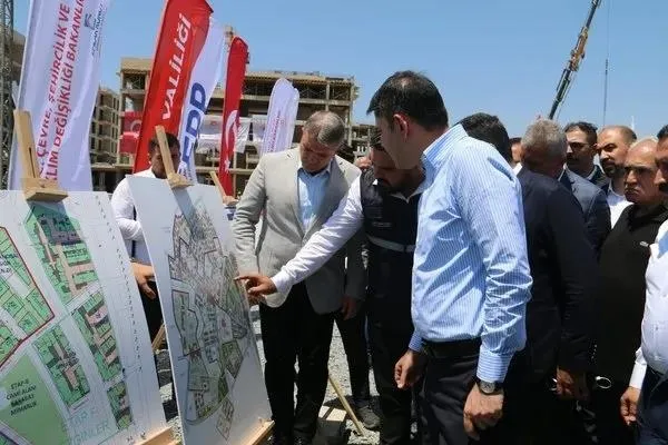 bakan-kurum-2025-yili-sonunda-evine-girmeyen-depremzede-kalmayacak-1720366926579.jpeg Bakan Kurum deprem konutları için tarih verdi! Evine girmeyen depremzede kalmayacak - 5