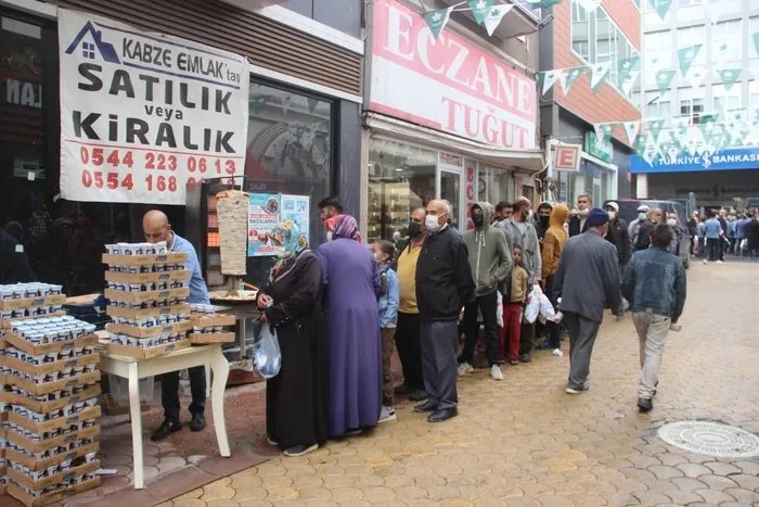 Gelecek Partisi Genel Başkanı Ahmet Davutoğlu’nun Sivas ziyaretinde arbede! Vatandaşı tehdit ettiler: Seni buluruz - 1