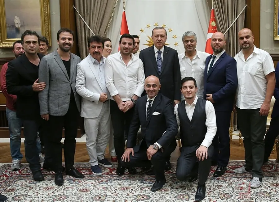Cumhurbaşkanı Erdoğan sanatçı, oyuncu, radyocu ve sporcuları kabul etti 12