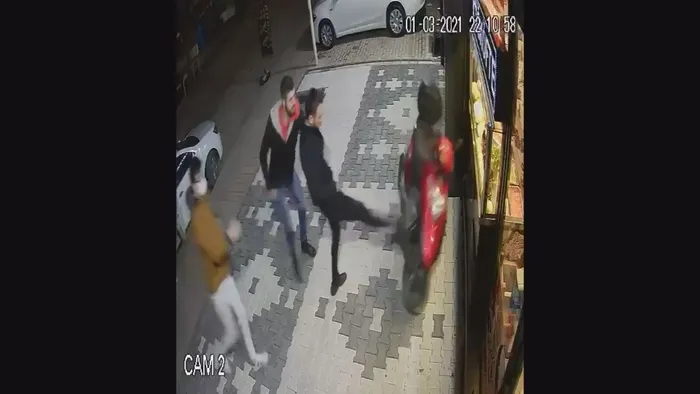 Afyonkarahisar'da 'acılı çiğ köfte dayağı' olayının yaşandığı dükkana saldırı - 2