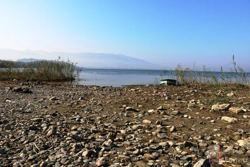 Sapanca Gölü'nde korkutan görüntü! Su seviyesi kritik noktaya doğru düşüyor 1