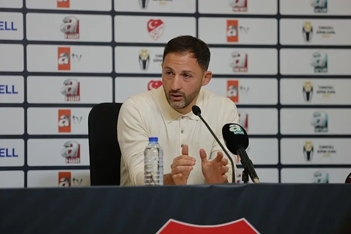 atvde-super-kupa-final-heyecani-iki-teknik-adamdan-mac-oncesi-carpici-aciklamalar-1767980173104.jpeg Fenerbahçe Teknik Direktörü Domenico Tedesco