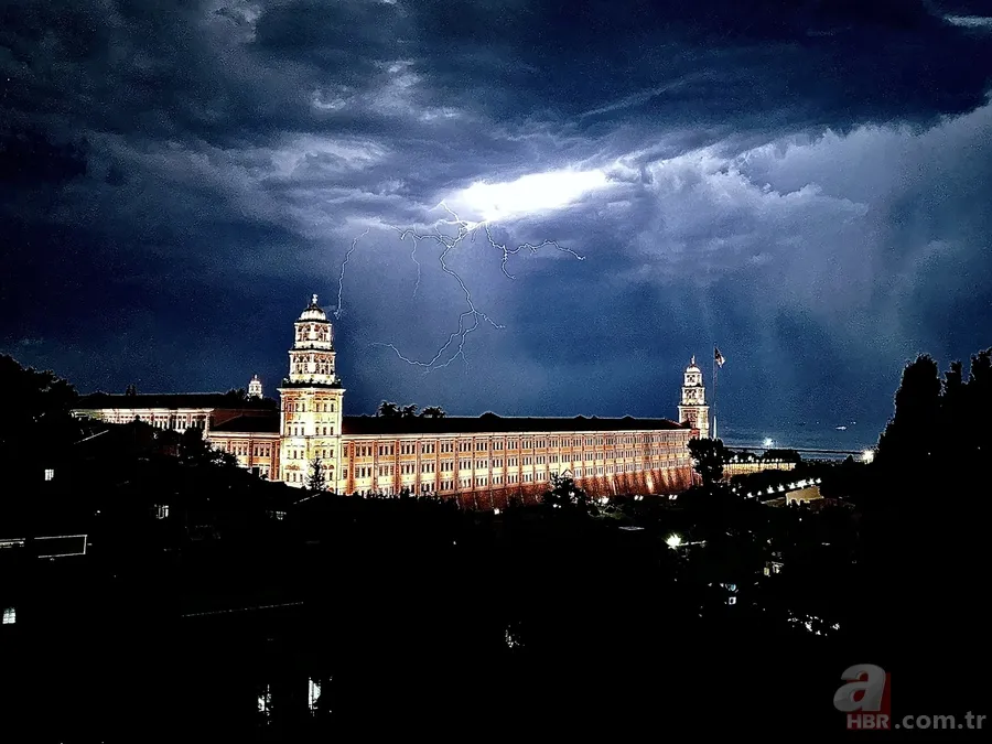 İstanbul’da şimşek ve gök gürültüsü geceyi gündüze çevirdi 2