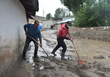 Sarıkamış sel sularına boğuldu! Çok sayıda ev zarar gördü
