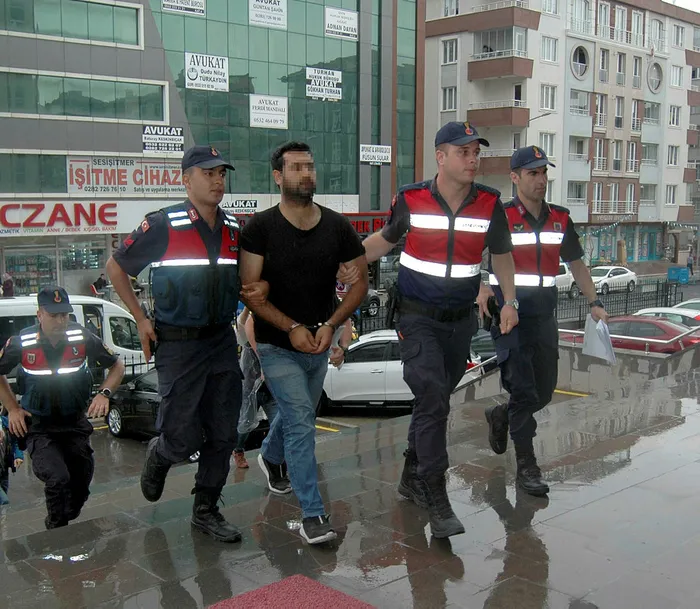 Mesajlarını yakaladığı eşini internetten aldığı tüfekle öldürdü - 2