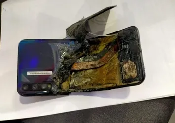 Kullandığı cep telefonu kabusu oldu! Bir anda ısınıp patladı