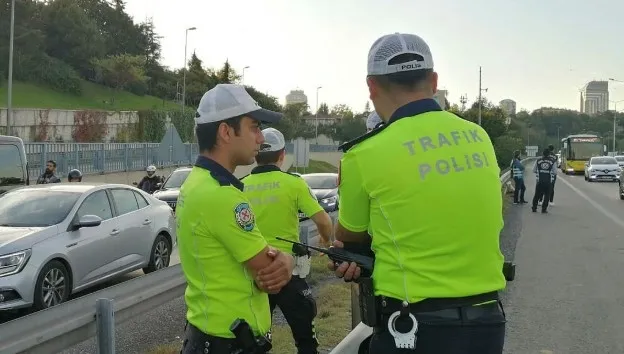 İstanbul’da çakarlı araç denetimi! Para cezası kesildi