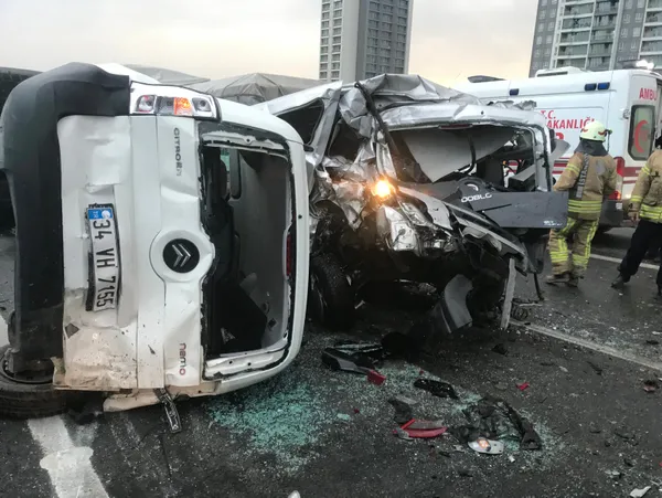 Son dakika: TEM’de feci kaza: 12 araç birbirine girdi!