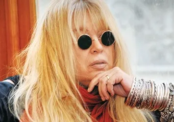 Zerrin Özer: "Hülya Avşar kötü gün dostudur"