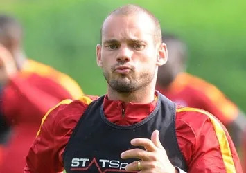 Wesley Sneijder tarihe geçti!
