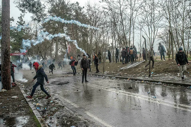 yunan-polisinin-gaz-bombasi-stoklari-tukendi-1583476101013.jpg Yunan polisinin gaz bombası stokları tükendi - 1
