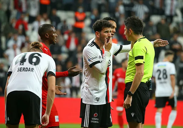 erman-toroglundan-kirmizi-kart-ve-penalti-degerlendirmesi-josef-kirmizi-kart-ile-atilmali-miydi-sergen-yalcinin-kirmizi-karti-dogru-muydu-1633213849049.jpg Erman Toroğlu'ndan kırmızı kart ve penaltı değerlendirmesi! Josef kırmızı kart ile atılmalı mıydı? Sergen Yalçın'ın kırmızı kartı doğru muydu? - 2