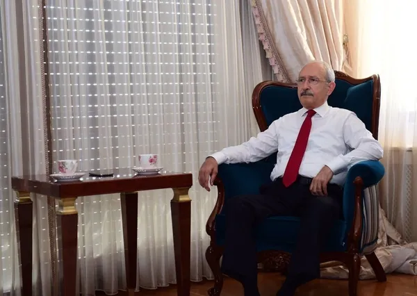 kilicdaroglunun-15-temmuz-celiskisi-8-ortak-fetoyu-kizdiracak-aciklama-dun-kontrollu-dedigi-darbeyi-bugun-kabu-1662999024434.jpg Kılıçdaroğlu'nun 15 Temmuz çelişkisi! 8. Ortak FETÖ'yü kızdıracak açıklama: Dün 'kontrollü' dediği darbeyi bugün kabul etti! - 6