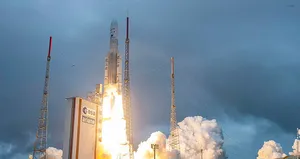 Dünyanın en büyük uzay teleskobu fırlatıldı