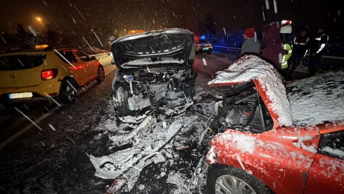 Düzce’de feci kaza! İki araç kafa kafaya çarpıştı: 7 yaralı