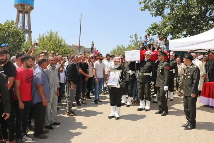 Türkiye şehitlerine ağlıyor! Pençe Kilit kahramanlarına acı veda | Cenazede kahreden an