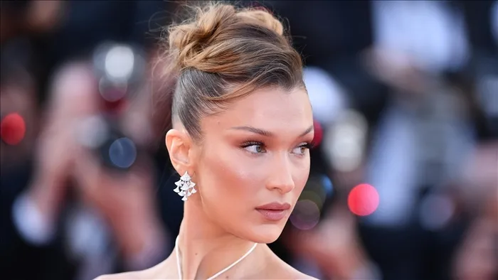 Dünya genelinde Adidas’a Bella Hadid boykotu! Siyonist lobiye boyun eğdiler! Karları her geçen gün eriyor...