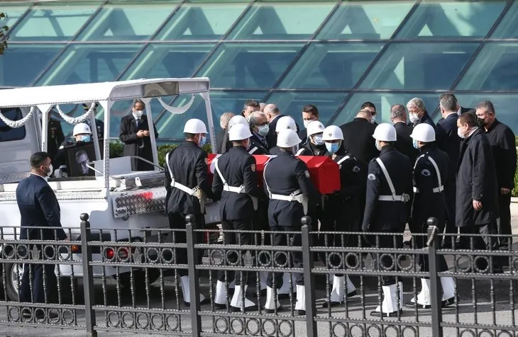 Mesut Yılmaz son yolculuğuna uğurlanıyor!