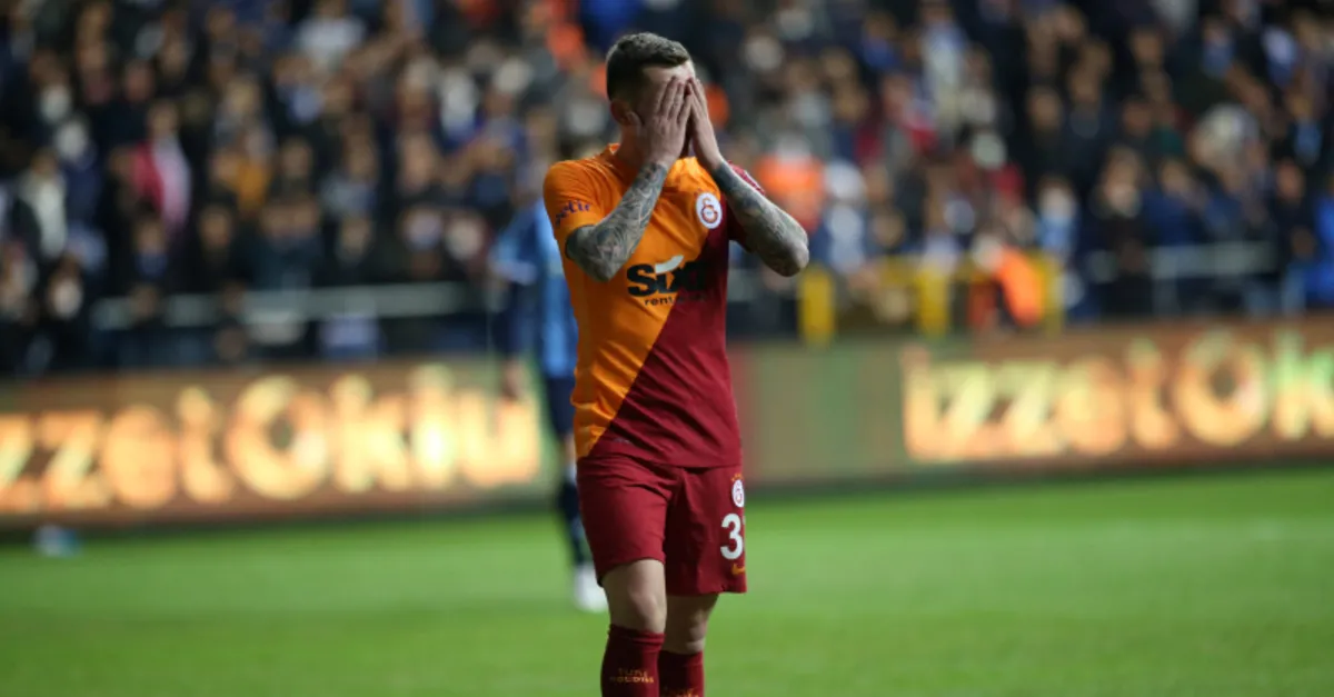 Galatasaray'da flaş ayrılık: KAP'a bildirildi