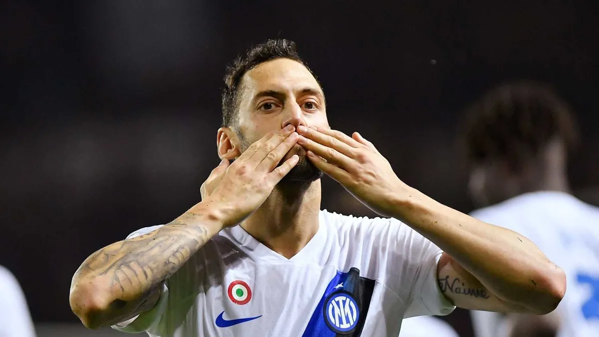 Hakan Çalhanoğlu Galatasaray'a Geliyor mu? Transfer Dedikoduları ve Son Durum!