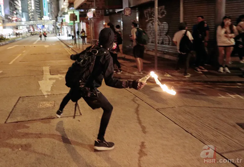 Hong Kong'da göstericiler haber ajansı ofisine saldırdı 22