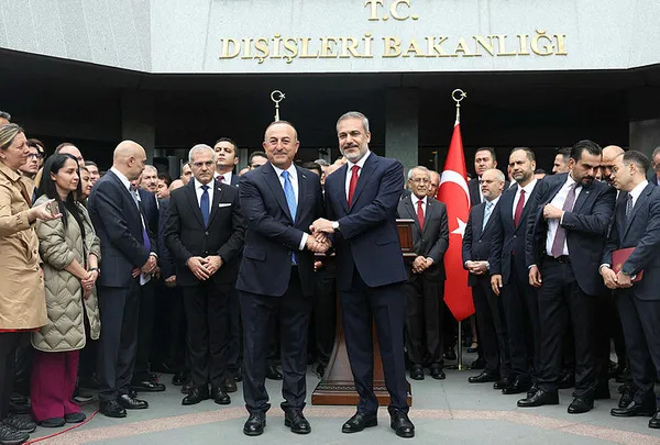 disisleri-bakani-hakan-fidan-ile-yunan-mevkidasi-vassilis-kaskarelis-arasinda-onemli-gorusme-1686080118236.jpg Dışişleri Bakanı Hakan Fidan ile Yunan mevkidaşı Vassilis Kaskarelis arasında önemli görüşme - 4