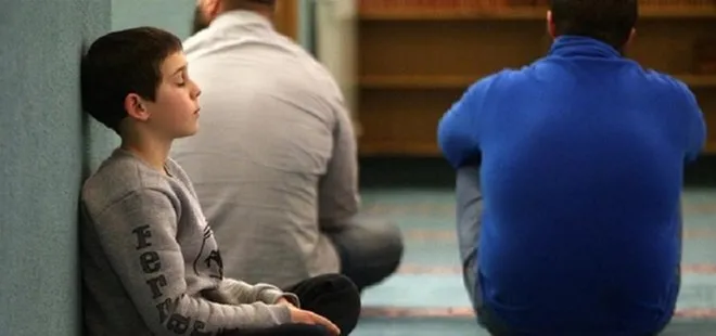 ALMANYA'DA BİR LİSEDE ÖĞRENCİLERİN NAMAZ KILMASI YASAKLANDI