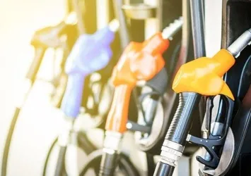 SON DAKİKA! Akaryakıt fiyatları geriliyor! Motorin ve benzin fiyatı için peş peşe yeni indirim geldi