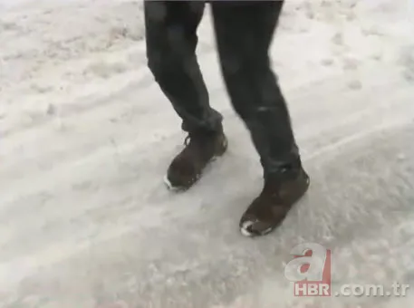 Çanakkale'de yoğun kar ve tipi! Buz pistine dönen yolda zorlu yayın... A Haber muhabiri Tayfun Er son durumu aktardı 13