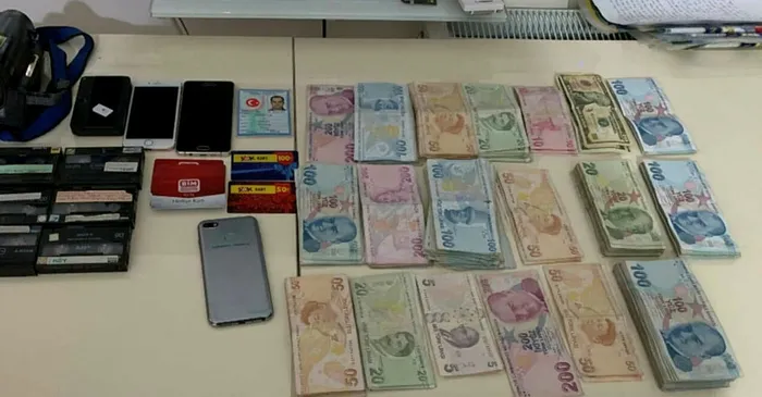 İzmir'de 'gaybubet evlerine' FETÖ operasyonu: 27 tutuklama - 1