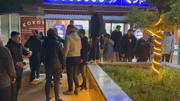 eskisehirde-trabzonsporlularin-sevinci-kursaginda-kaldi-kutlama-yaptirmadilar-1651358749095.jpg Eskişehir’de Trabzonsporluların sevinci kursağında kaldı! Kutlama yaptırmadılar! - 3