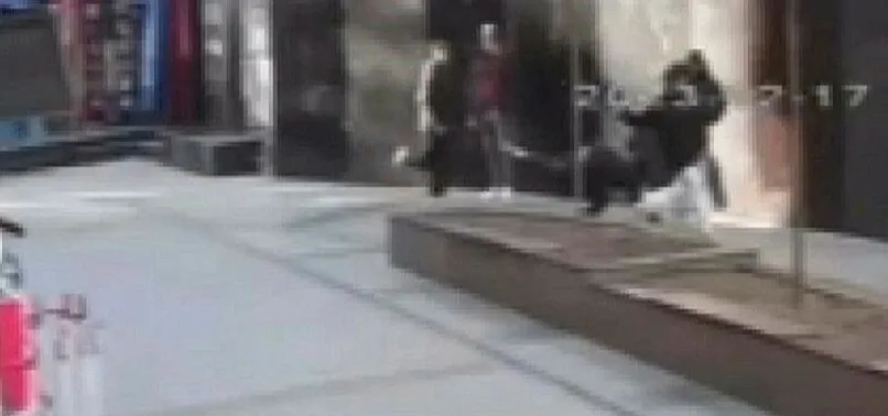 Liselilerin kız kavgasında kan aktı: 1'i ağır 2 yaralı