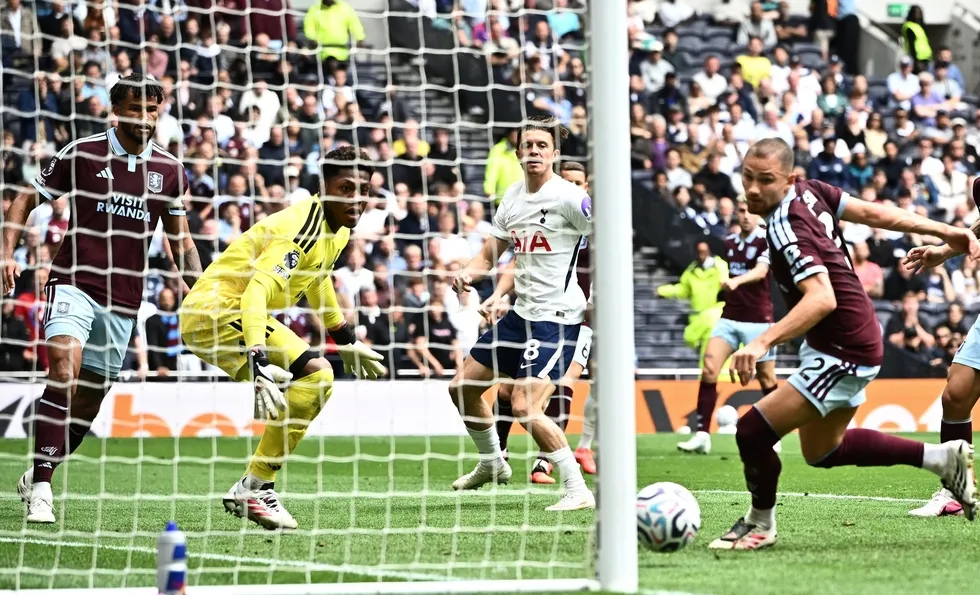 tottenhamin-gol-orucu-bozuldu-3-puana-yine-tutunamadi-1789830117671.jpg Tottenham Premier League'de ilk gollerini attı ancak Aston Villa karşısındaki geri dönüşü galibiyet için yeterli olmadı - 1