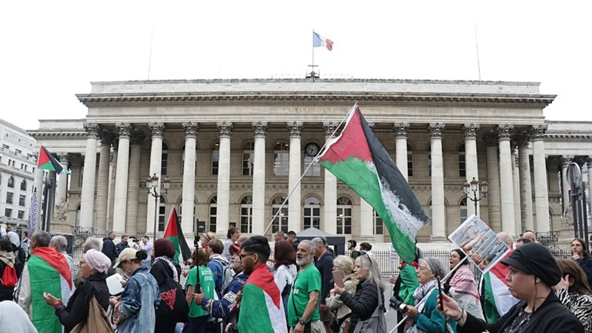 Paris'te binler Gazze için tek yürek: Yaşasın Filistin direnişi