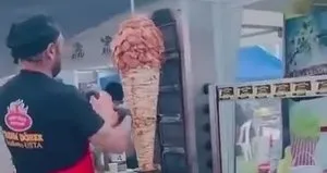 Karnavalda tavuk döner skandalı! Yer: Adana
