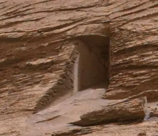 Mars’taki gizemli kapı dünyanın gündemine oturmuştu! Bilim insanları sır perdesini kaldırdı