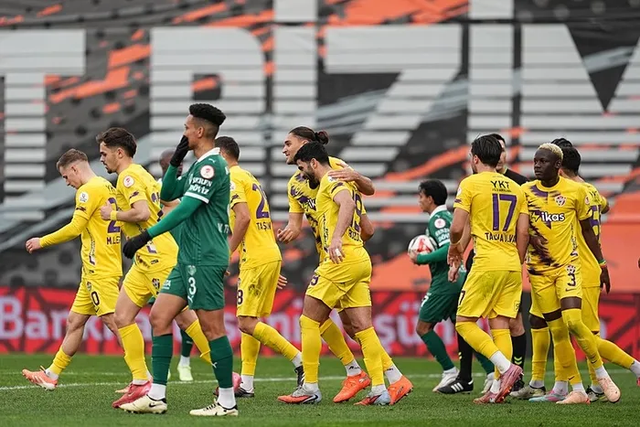 Pendik’te nefes kesen mücadele! Eyüpspor Iğdır FK’yı 2-1 mağlup etti