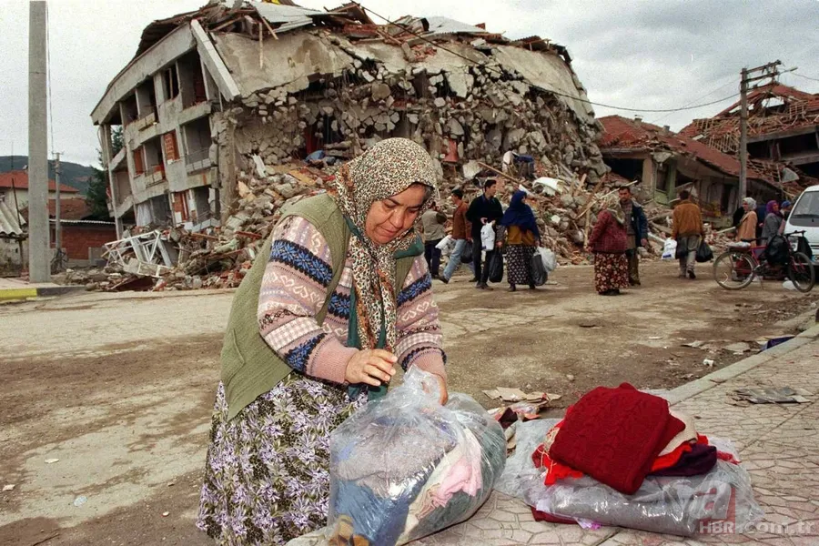 17 AĞUSTOS 1999 GÖLCÜK DEPREMİ kaç şiddetindeydi, ne kadar sürdü? Hangi iller zarar gördü? İstanbul'da kaç kişi hayatını yitirdi? 6