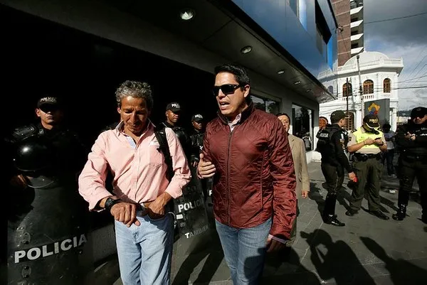 Assange ile bağlantılı bilgisayar programcısına gözaltı