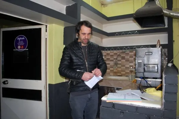 Tekirdağ'da bir esnaf #BizBizeYeterizTürkiyem dedi veresiye defterini yırtıp borçları sildi - 2