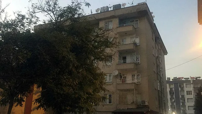 Gaziantep'te bir genç yarı çıplak halde 5. kattan düştü - 3