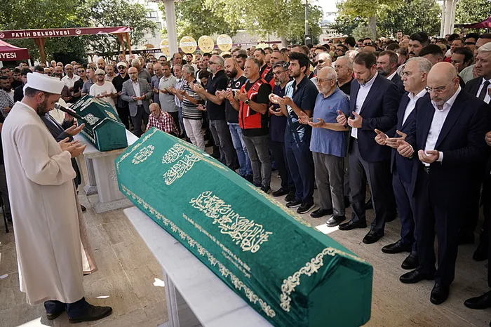 motosiklet-federasyonu-baskani-bekir-yunus-ucar-hayatini-kaybetti-son-yolculuguna-ugurlandi-bekir-yunus-ucar-k-1724675500884.jpg Motosiklet Federasyonu Başkanı Bekir Yunus Uçar hayatını kaybetti! Son yolculuğuna uğurlandı | Bekir Yunus Uçar kimdir? - 3